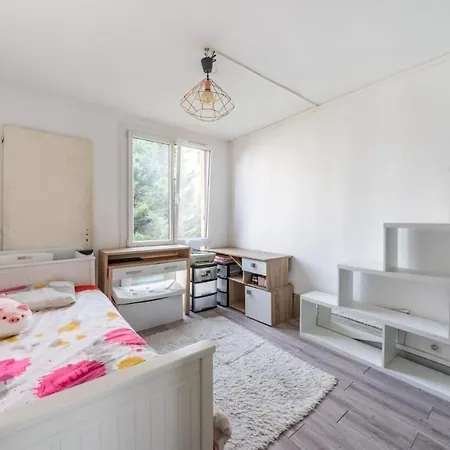 Moderne Avec Wi-fi Et Balcon *
