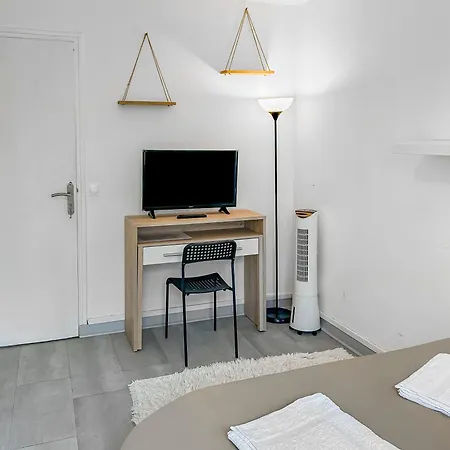 Moderne Avec Wi-fi Et Balcon