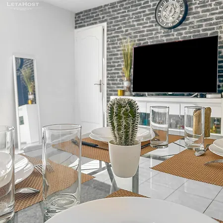 Moderne Avec Wi-fi Et Balcon