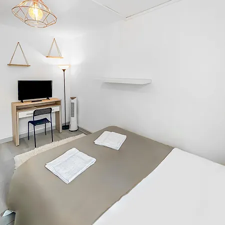 Moderne Avec Wi-fi Et Balcon *